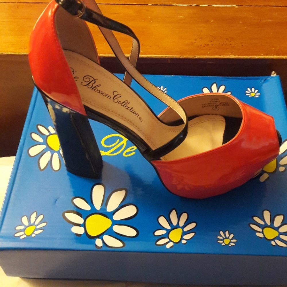 👠Nwt👠Coral  peep toe platforms